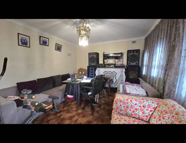 3 BEDROOM FREEHOLD FOR SALE IN SHALLCROSS